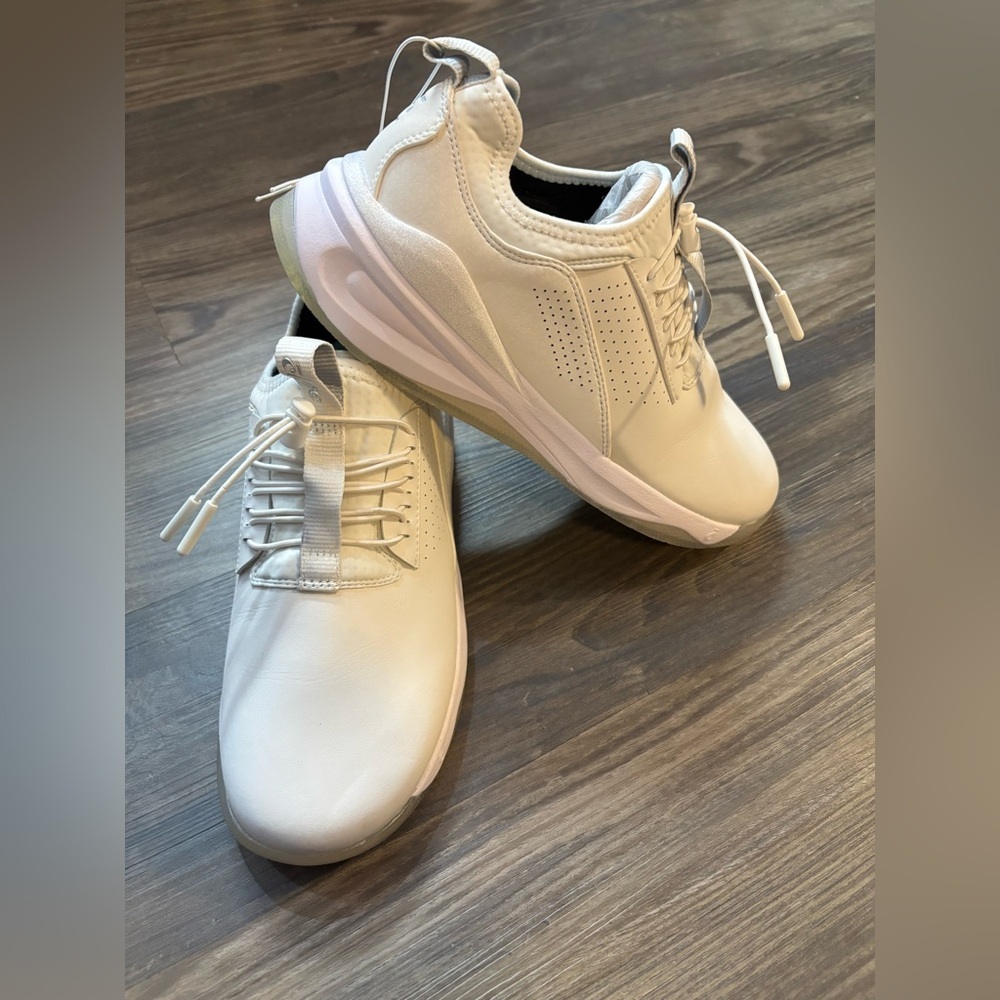 NWOB Clove Brilliant White Nursing Shoes Women’s‎ Size 8